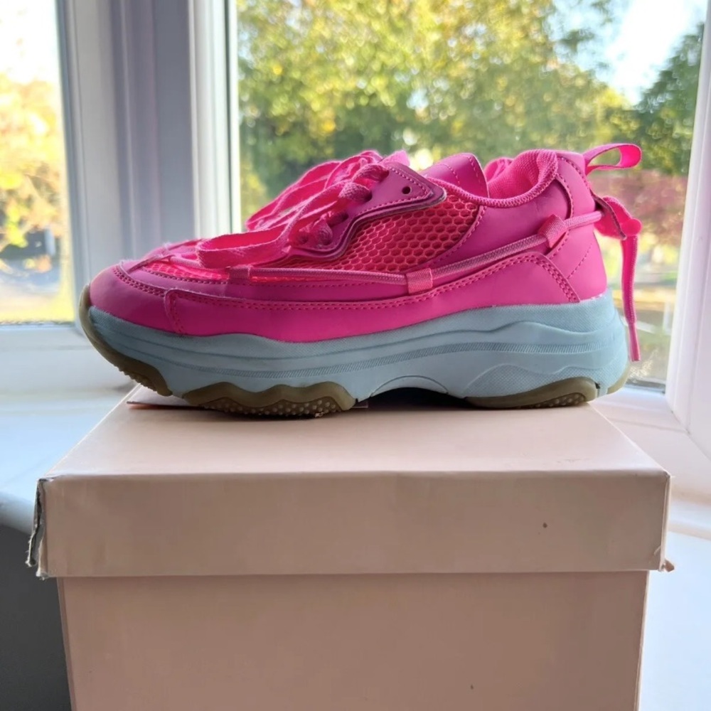 Hot pink Essentiel Antwerp sneakers sz 7